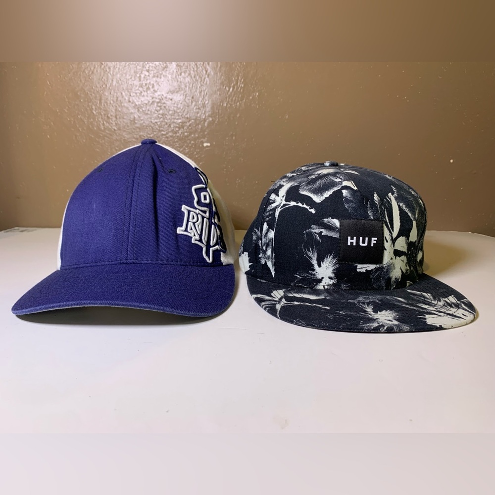 Set of two skate brand hats